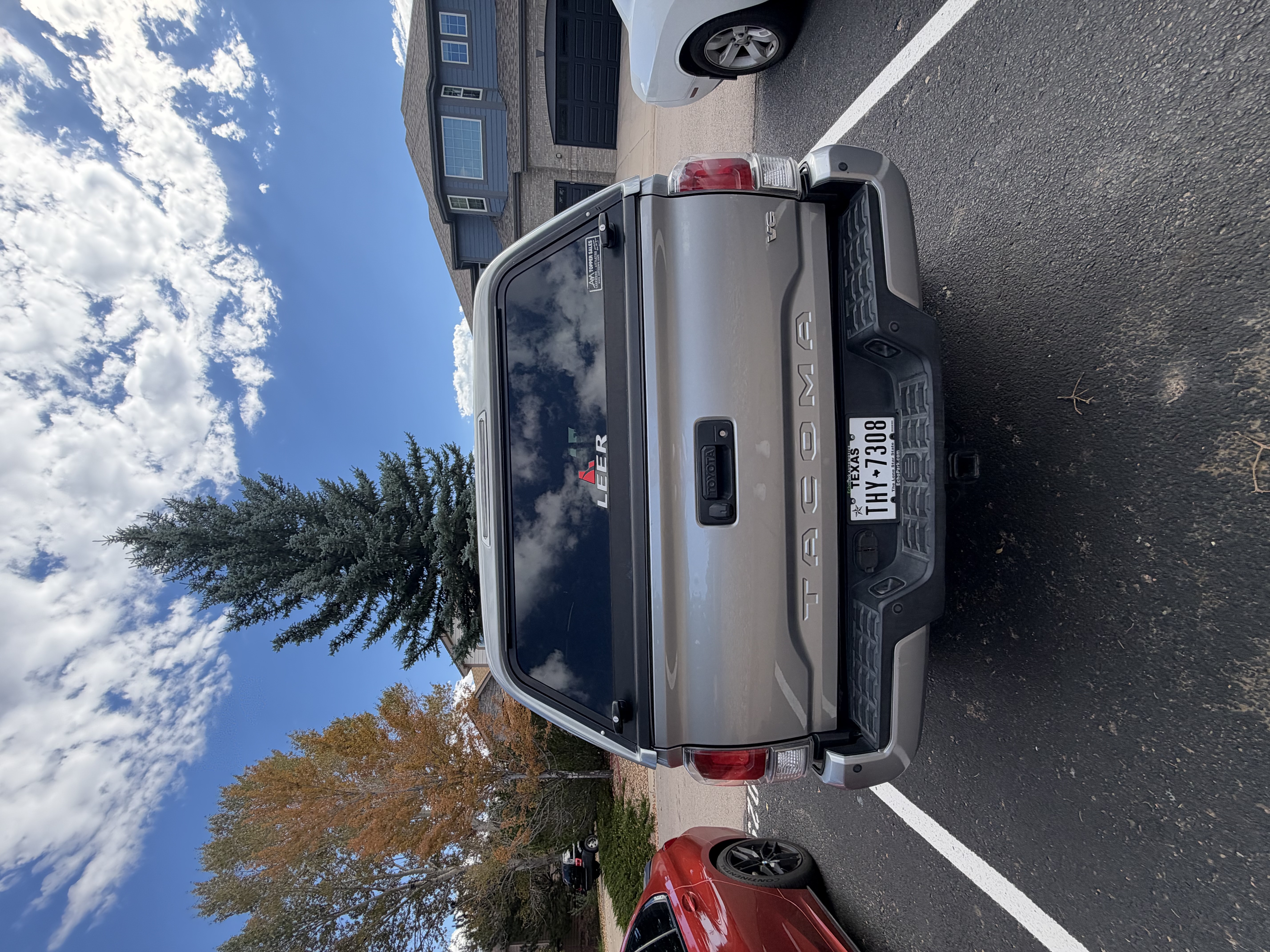 Used 2021 Toyota Tacoma TRD Off-Road w/ Technology Package AWD/4WD image 8