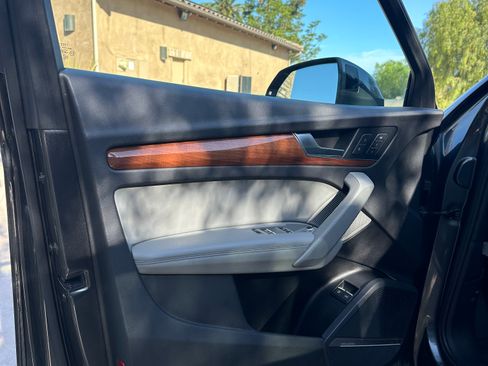 Used 2021 Audi Q5 e Premium Plus w/ Premium Plus Package AWD/4WD image 15