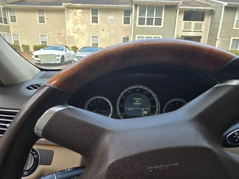 Used 2010 Mercedes-Benz E 350 4MATIC Sedan image 14