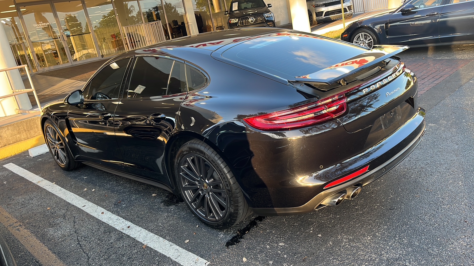 Used 2018 Porsche Panamera RWD image 4