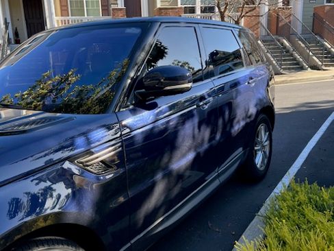 Used 2016 Land Rover Range Rover Sport SE image 2