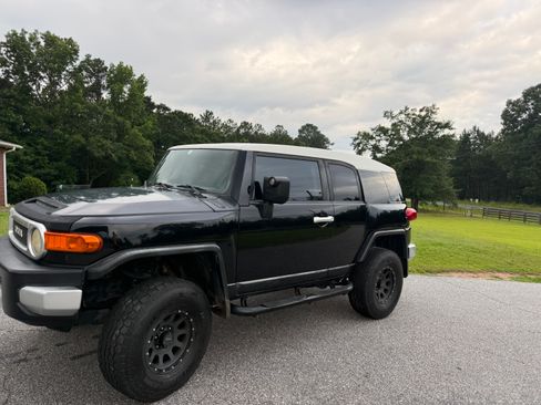 Used 2008 Toyota FJ Cruiser 2WD image 2