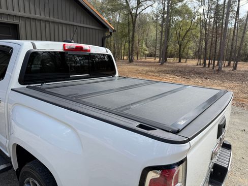 Used 2021 GMC Canyon Denali image 12