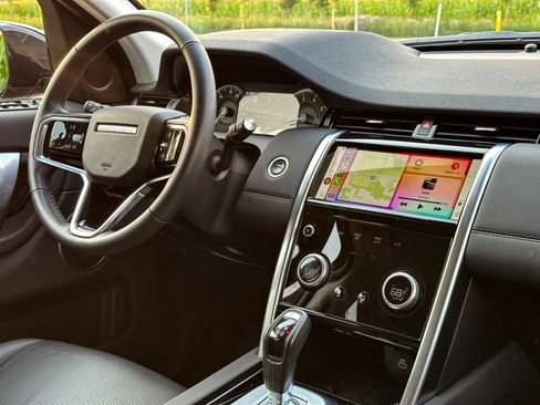 Used 2023 Land Rover Discovery Sport SE image 12