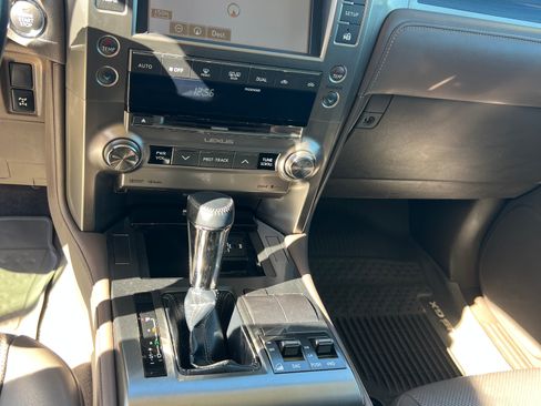 Used 2017 Lexus GX 460 image 8