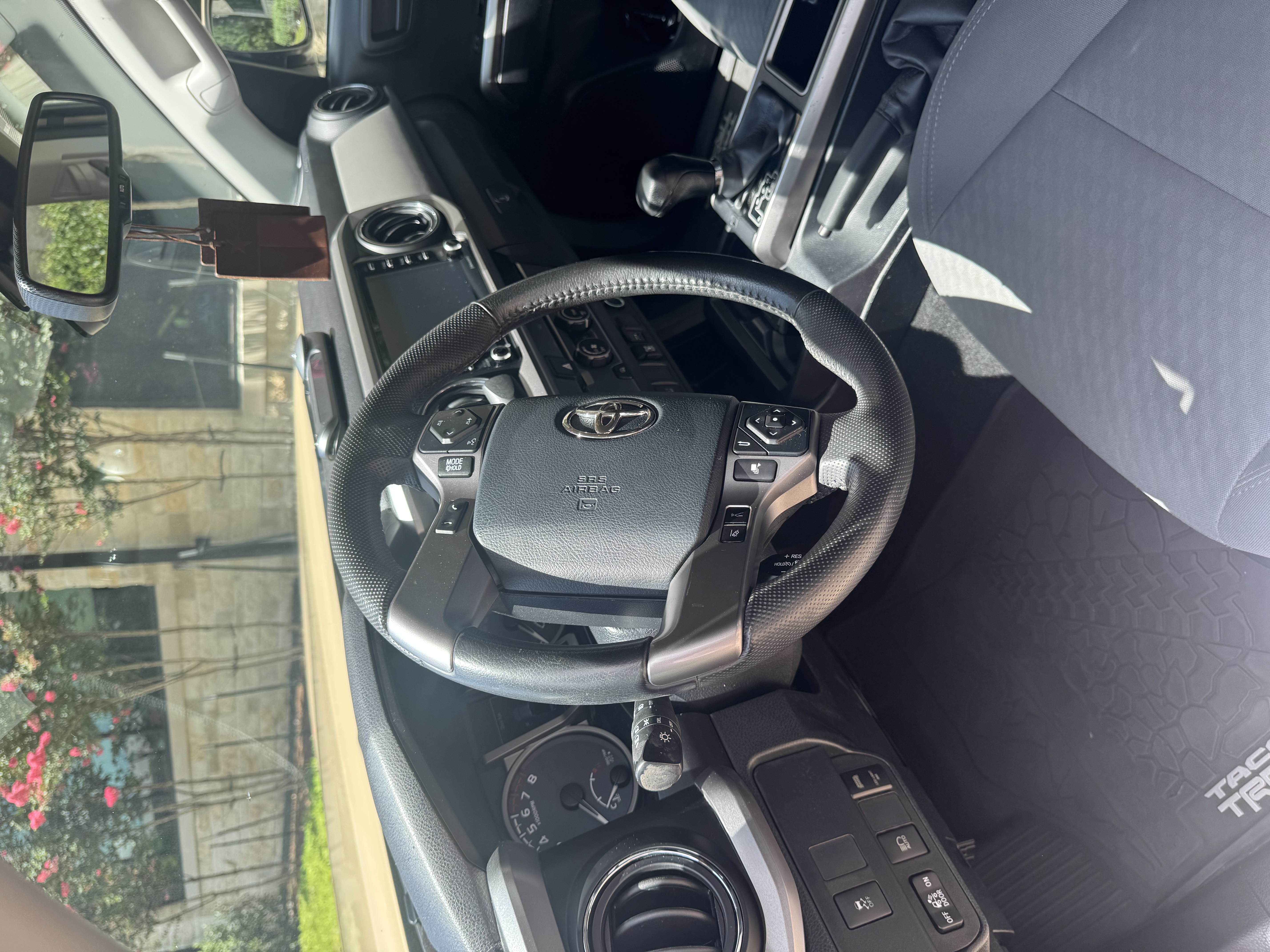 Used 2020 Toyota Tacoma SR5 RWD image 13