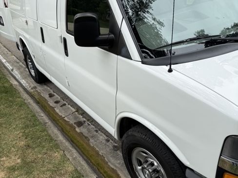 Used 2018 Chevrolet Express 2500 w/ Driver Convenience Package RWD image 6