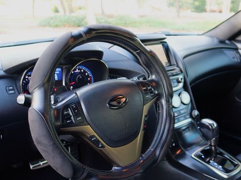 Used 2013 Hyundai Genesis 3.8 image 32