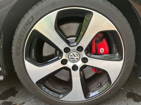 Used 2017 Volkswagen GTI SE image 22