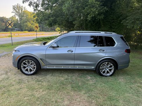 Used 2024 BMW X7 xDrive40i w/ Executive Package image 6