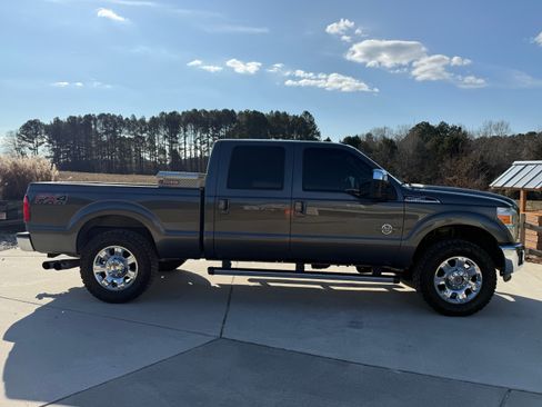 Used 2016 Ford F250 Lariat w/ Lariat Ultimate Package image 4
