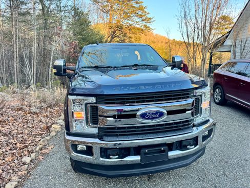 Used 2019 Ford F250 XLT w/ XLT Premium Package image 6