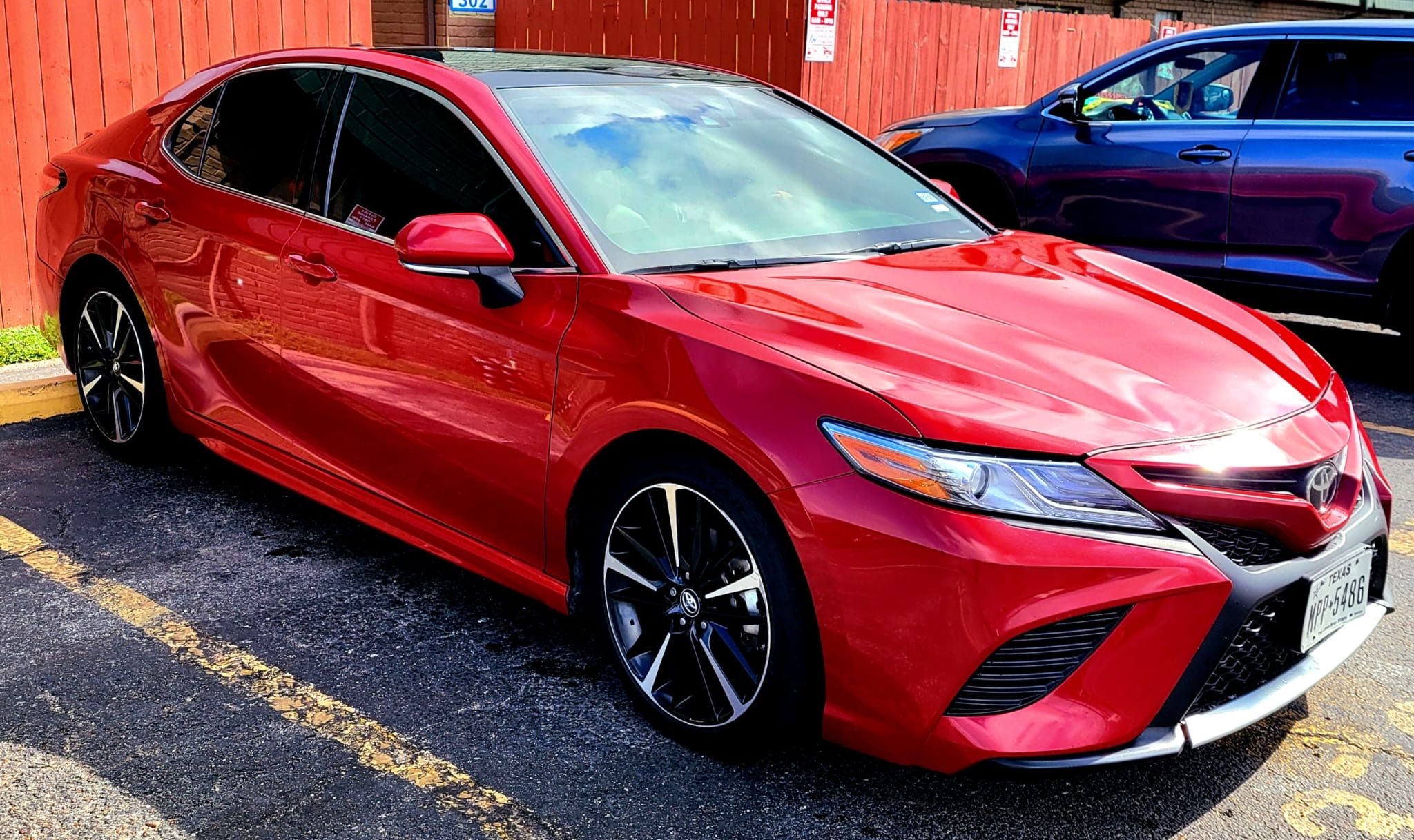 Used 2019 Toyota Camry XSE FWD image 1