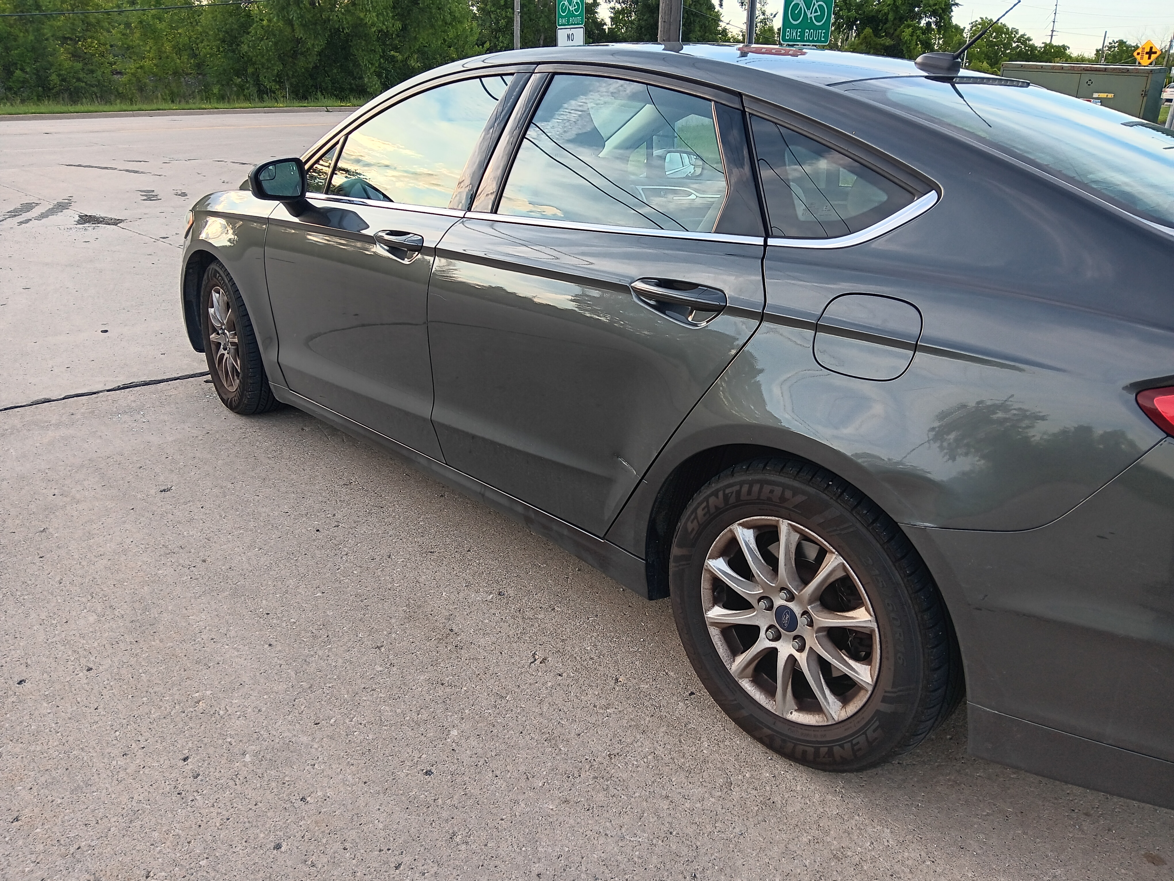 Used 2017 Ford Fusion S FWD image 1