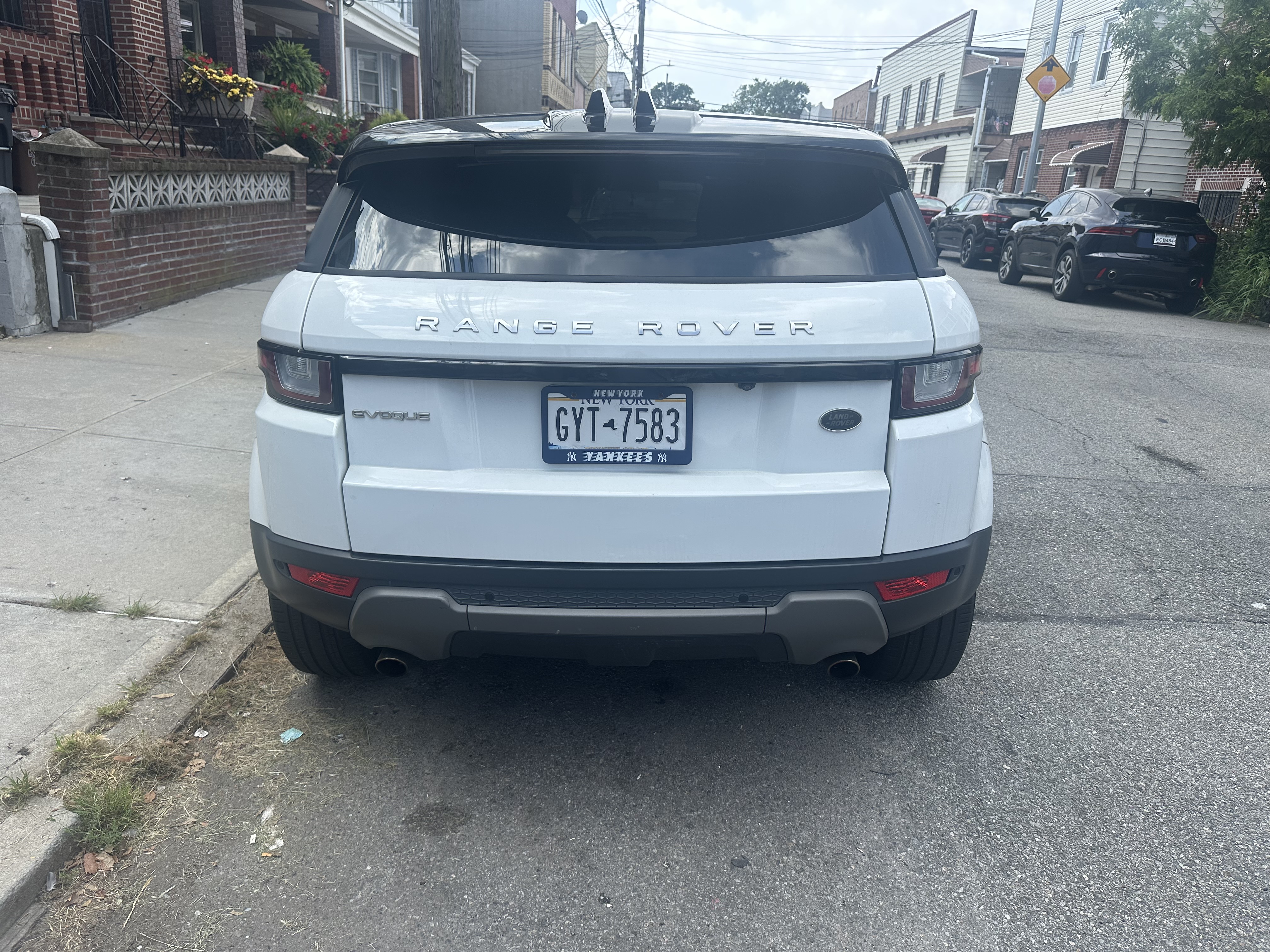 Used 2017 Land Rover Range Rover Evoque SE AWD/4WD image 4