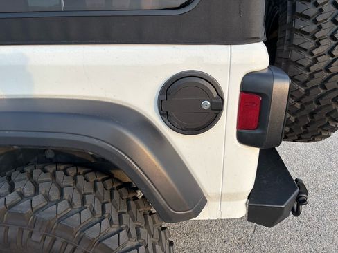 Used 2023 Jeep Wrangler Sport image 23