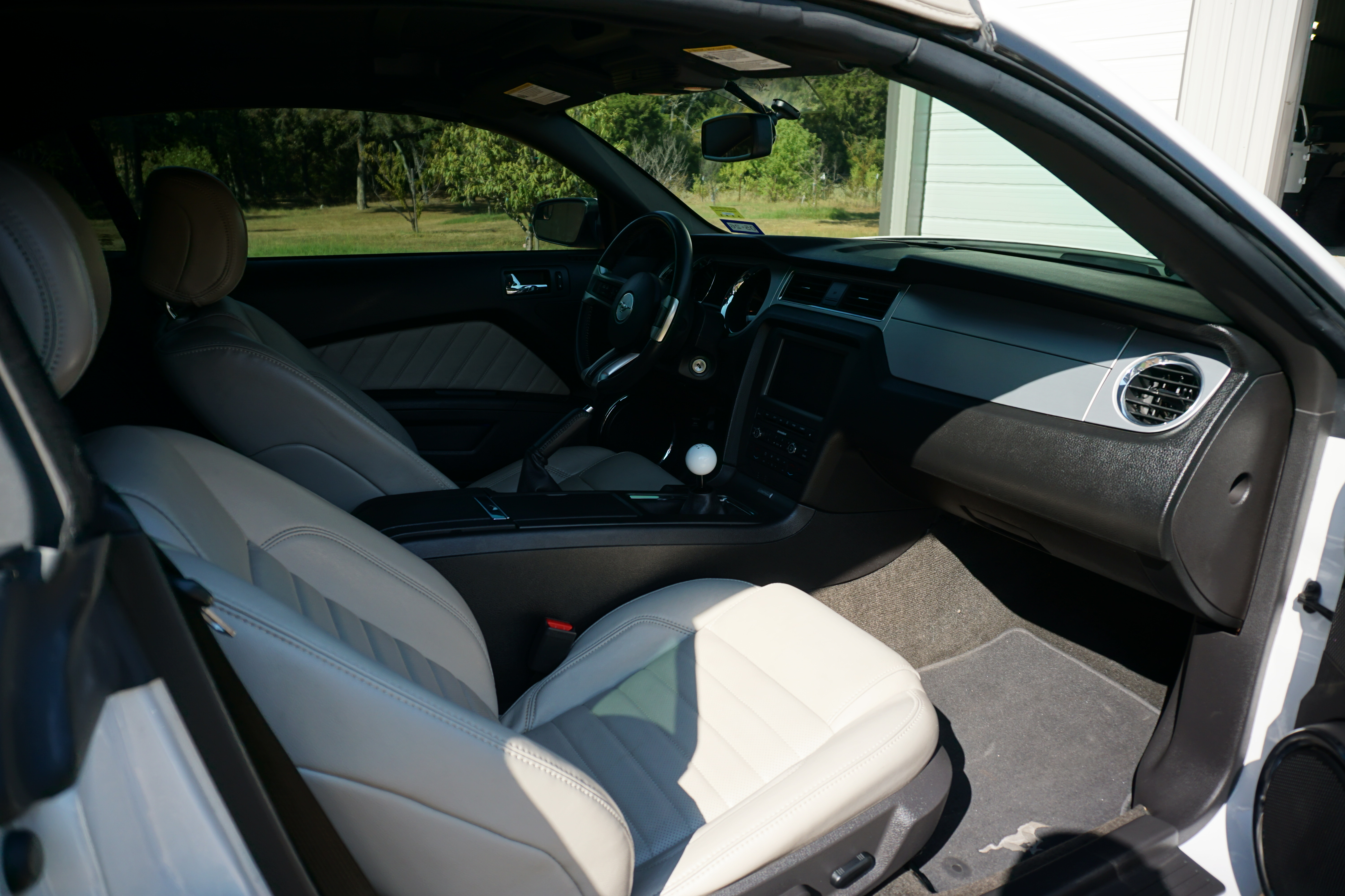 Used 2013 Ford Mustang Premium w/ Electronics Pkg RWD image 9
