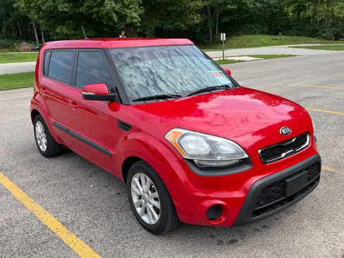 Used 2013 Kia Soul + FWD image 2