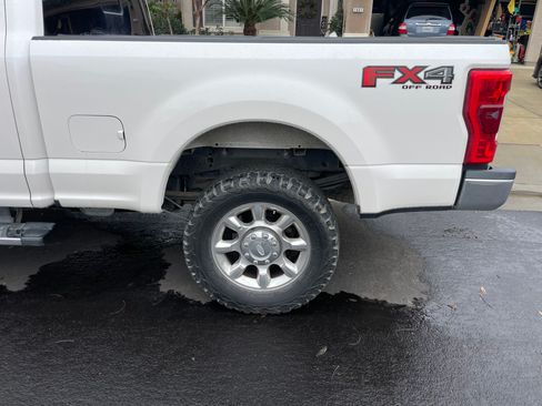 Used 2017 Ford F250 Lariat w/ Lariat Ultimate Package image 11