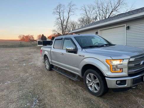 Used 2016 Ford F150 Platinum image 10