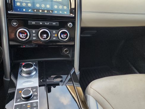 Used 2017 Land Rover Discovery HSE Luxury image 13