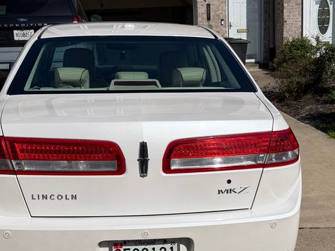 Used 2010 Lincoln MKZ image 6