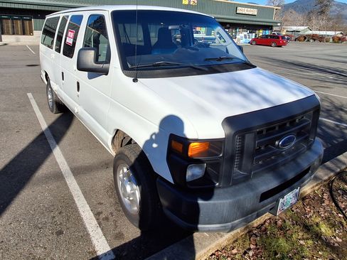 Used 2010 Ford E-350 and Econoline 350 XL image 2