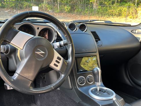 Used 2004 Nissan 350Z Touring w/ Aerodynamics Pkg image 16