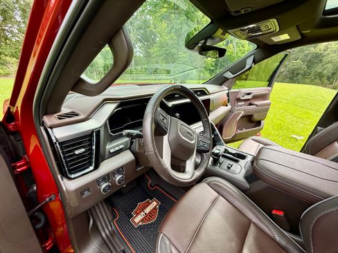 Used 2024 GMC Sierra 1500 Denali AWD/4WD image 9