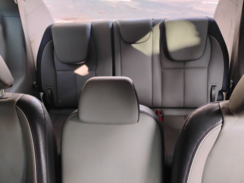 Used 2018 Kia Sedona EX image 10