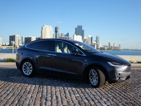 Used 2020 Tesla Model X AWD/4WD image 12