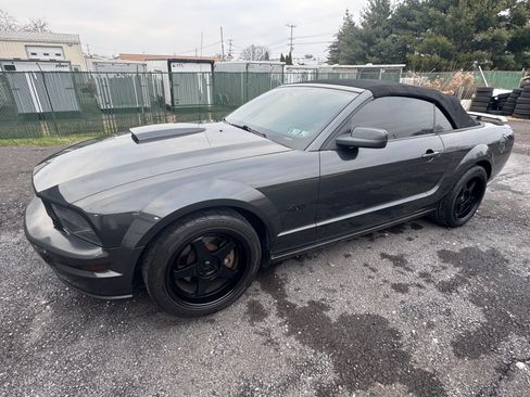 Used 2009 Ford Mustang GT Premium image 2