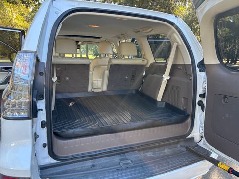 Used 2017 Lexus GX 460 image 9