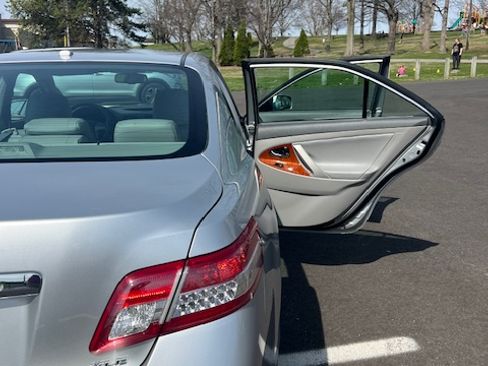 Used 2010 Toyota Camry XLE image 12