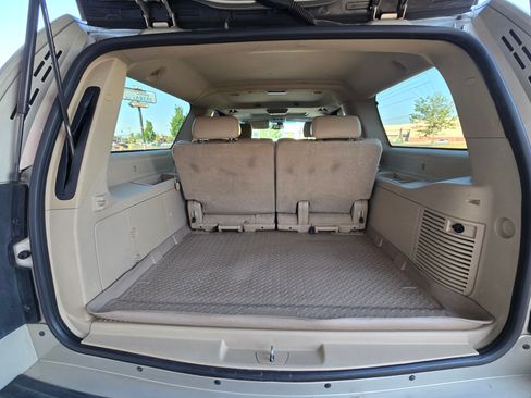 Used 2007 Chevrolet Suburban 2500 LT w/ LT Preferred Equipment Group image 24