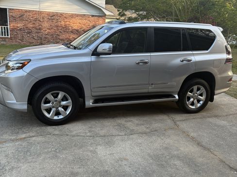 Used 2014 Lexus GX 460 AWD/4WD image 2