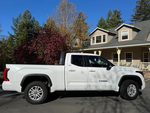 Used 2022 Toyota Tundra SR5 w/ SR5 Premium Package image 4