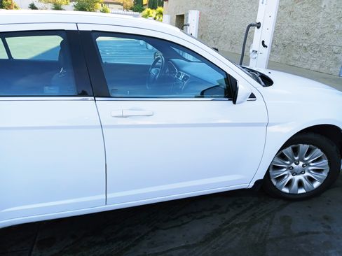 Used 2014 Chrysler 200 LX image 10