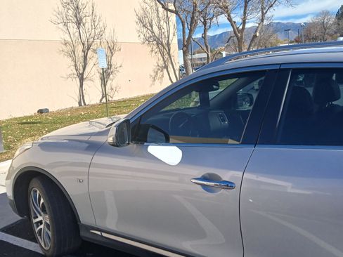 Used 2017 INFINITI QX50 AWD w/ Deluxe Touring Package image 4