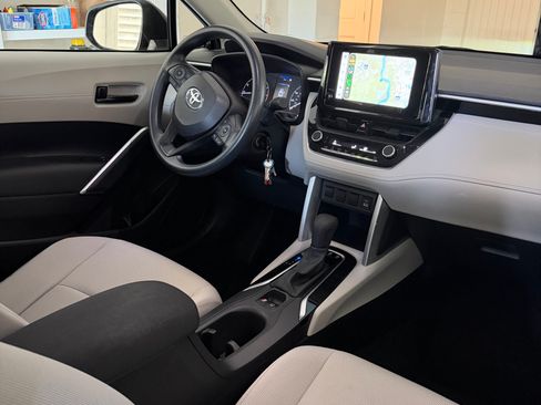Used 2023 Toyota Corolla Cross L image 9