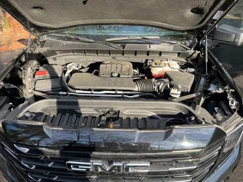 Used 2024 GMC Sierra 1500 Elevation w/ LPO, Elevation Black Package image 14