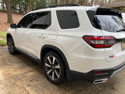 Used 2024 Honda Pilot Touring image 8