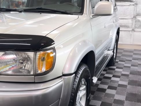 Used 2000 Toyota 4Runner Limited AWD/4WD image 2