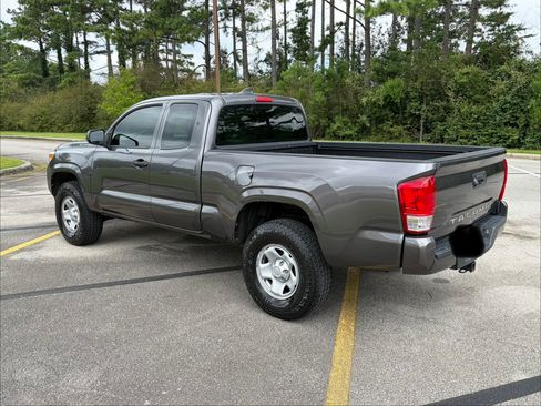 Used 2017 Toyota Tacoma SR RWD image 4