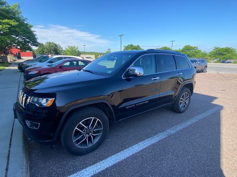 Used 2021 Jeep Grand Cherokee Limited AWD/4WD image 2