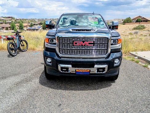 Used 2018 GMC Sierra 2500 Denali w/ Duramax Plus Package AWD/4WD image 2