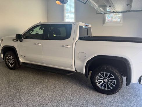 Used 2023 GMC Sierra 1500 AT4 w/ AT4 Premium Package AWD/4WD image 4