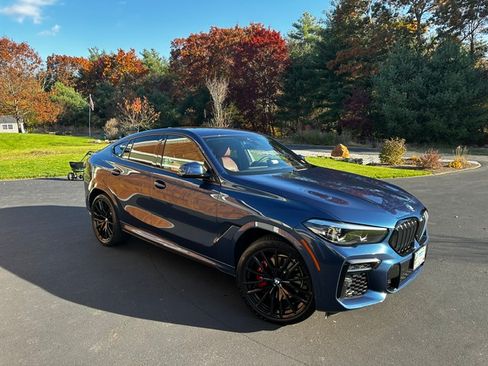 Used 2022 BMW X6 xDrive40i w/ M Sport Package AWD/4WD image 4