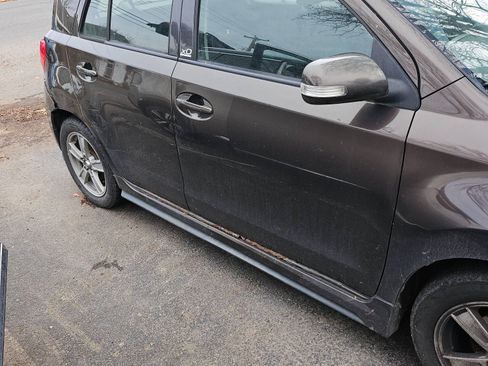 Used 2011 Scion xD image 2