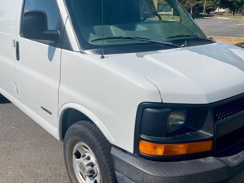 Used 2005 Chevrolet Express 2500 image 5